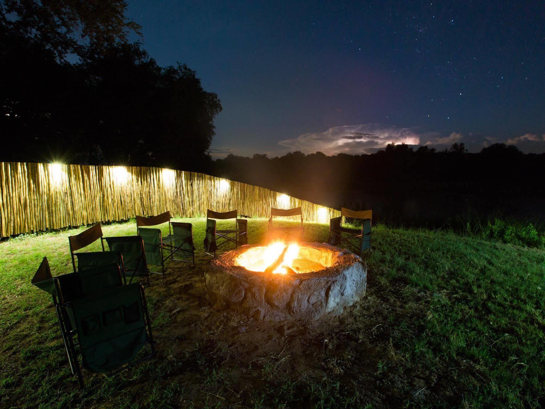 Maninghi Lodge Hoedspruit Buitenkant foto